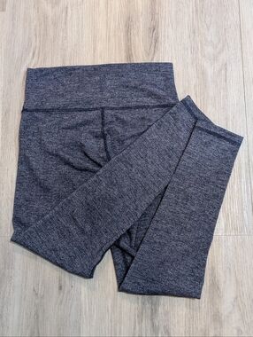 TNA Aritzia Grey/Blue High-Waisted Herringbone Leggings - Size M